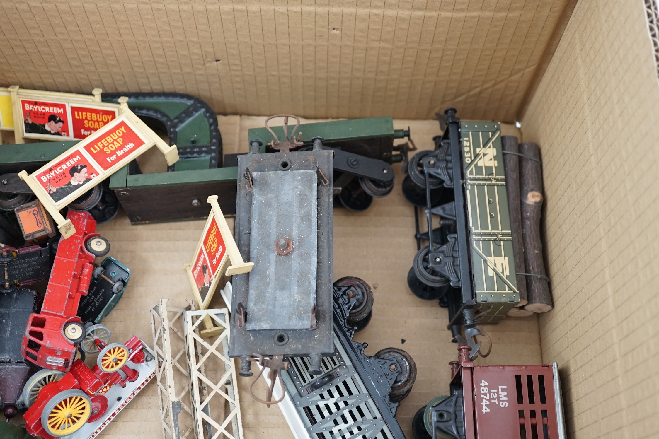 Fourteen 0 gauge tinplate etc. railway items, including three clockwork locomotives; an LSWR 4-4-0 tender loco, an SR 0-4-4T loco and an SR 0-4-2T loco, together with nine Hornby freight wagons, a Bing milk traffic van a